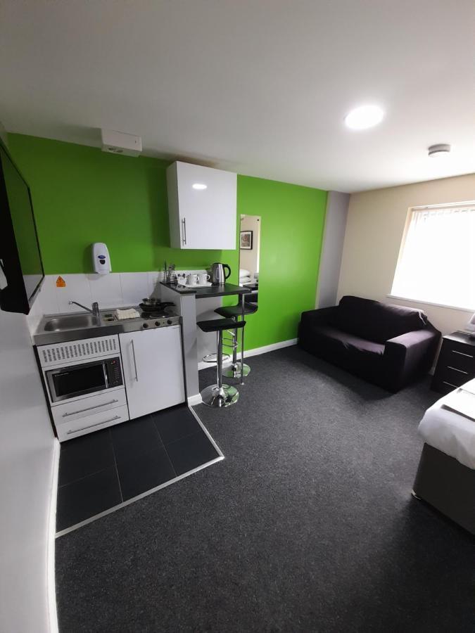 Lymedale Suites Studios & Aparthotel In Newcastle Under Lyme & Stoke מראה חיצוני תמונה